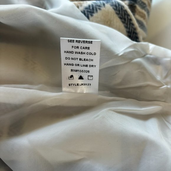 Shacket - Picture 4 of 7